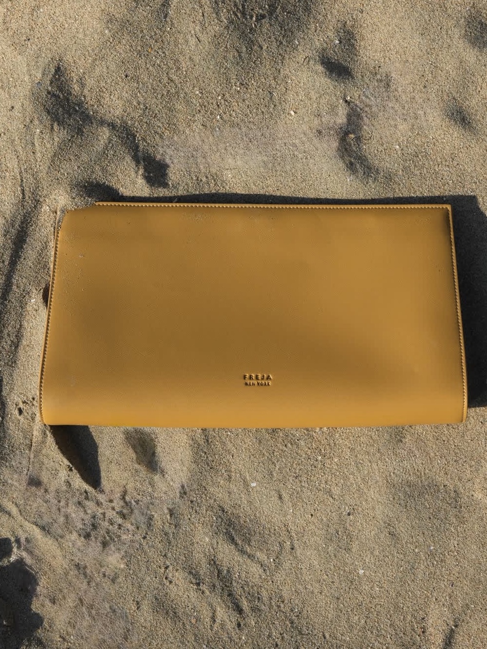 Freja Slim Clutch in Cashew